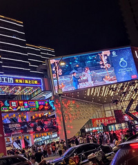 �������ù㳡���棬������԰�ʺ������У���ɽ�˺�