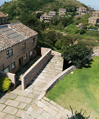 ������������ɫʯͷ�ݣ����ϻ��Ǻ�����