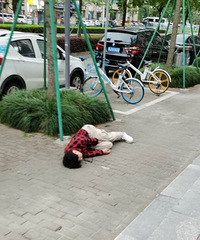 ������ģ�һ���Ӿ�Ȼ���ڽ��������е��Ϻ�����˯