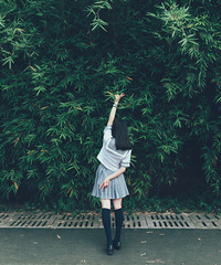 �������Ҷ���25��·��Ů�����ɰ���������ĸ������