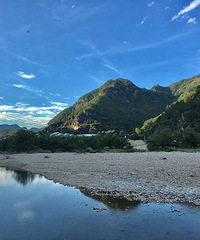 ��̨�ɾ�ɽˮ֮�ã���̨���ٲ�����˼�Ŵ�