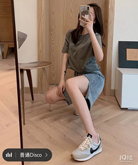 ����Ƚ��ȵĻ���Ь������ɫ�Ͻŵķǳ�ҫ�ۣ�����ӵ��һ˫