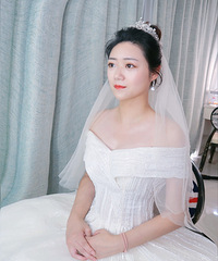 ��ױ���ñȽ���ϸ��˫��Ƥ�����ٽ�ë������