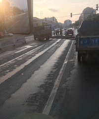 6���ֽ���������С�쳵�󵲷粣�����˻�