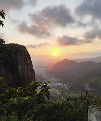 ���շݴ��˶�����ɽ