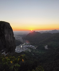 ������һ�飬����ÿ���峿������