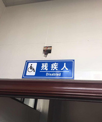 �м��˹��޾�������˭�����ˣ�