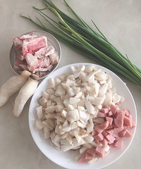 ϲ���Ѽ��ȹ��跹�ԣ�����һ������С�м���