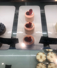 ����һ��42Ԫ�ķۺ�ɫ���⣬���˹�̫��