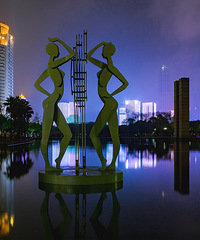 ������̨���ٹ⡿����ҹɫ