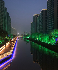 ������̨���ٹ⡿���е�ҹ