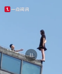 ����Ů��˫�Ŵ������վ��¥3Сʱ