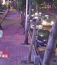 触目惊心!24楼掉下哑铃、铁饼、推车…