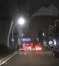 凯迪拉克野蛮逆行横跨5车道掉头!交警一查车牌惊呆!