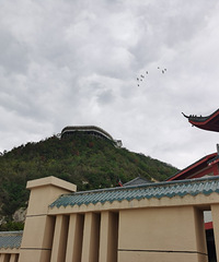 ������ϴ���ɽ�ۣ�ɽ����Ұ����