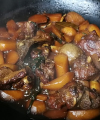 土豆炖排骨颜值吓人,但超级下饭