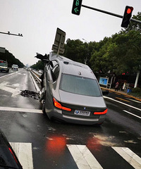 �������ҷ�ɽ��һ��û���Ƶ��±���5ϵ���Ͻ�ͨ��־�ƣ���������