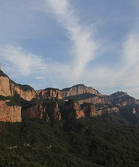 嶂石岩八百太行山,站在上面有目眩的感觉