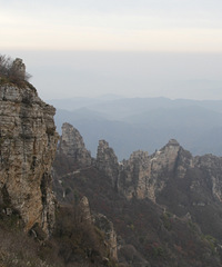 天下奇观白石山,是全国独有的白色大理石峰林地貌