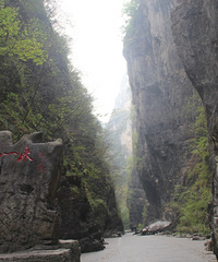 百里峡不是江南胜似江南,有看上去变幻无穷的怪峰