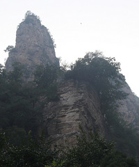 血染的狼牙山,四周都是幽幽深谷