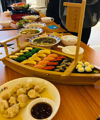 �����óǸ�һ¥��ʳ�֡�+һȺ����Լ����ʳ�óԵ���