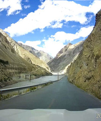 ���������ء���;Ҫ��Խ������ǧ�����ϵĸ�ɽ����