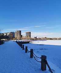 ��������ѩ�ˣ����ﻹ�Ǻ���ů