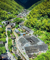 �ųơ��㶫���˰��롱�����չŵ�ӭ����ֵ�۷�