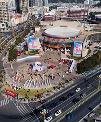 ��һ�����Ӿ����񻷣���Ͱ���͵��񻷴��Ժ