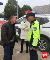 ����ʱ���Ŵ�����Ƶ�绰��һ��Ů��Ϊ���Ӹ������³����ߣ������