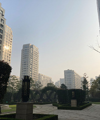 �����׸�¥���о��ر�����ǲ����ڽ���¥����λ��ǰ�У�
