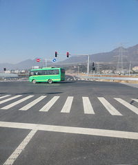 ������Ժ�ŵ�ͷ�ӵ��¹�·�����ٺ���٣�˳��