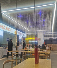 ���ó�¥�µ���ʳ�㳡����չ�ˣ����˺ö�