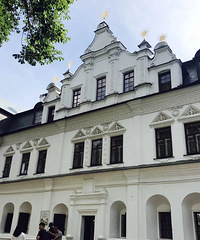 ��������90��Ķ���Ů���з��г������ƾ����еİ���