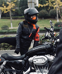 ���۸��᡿�ǲ���ÿ���еĶ��и������Σ�