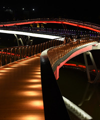 ��̨ʼ�����԰��ν�������ţ�