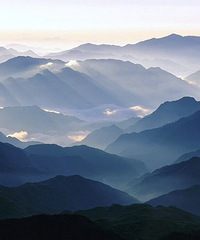 ���յǸ߱�ȥ��ɽ�壬ÿһ����ɫ���������£�