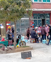 �˳�ǰ�ܶ����˾ۼ������ǿ����켦��