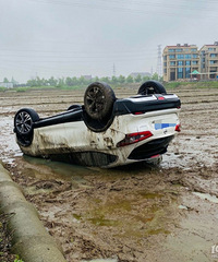 �⳵զ���ģ��Ľų������������