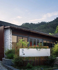 ��һ���ڣ�ֻ����һ����̨ɽ������һ��������ļ�֮�ã�