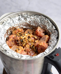 �ϹϺ��ŹǴ�����һ�𣬼�ֱ���˼���ζ��