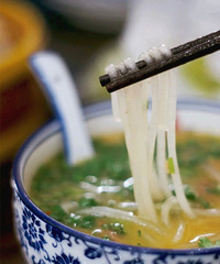 1000������ʳ����һ�겻�������۳���˭������ǿ��