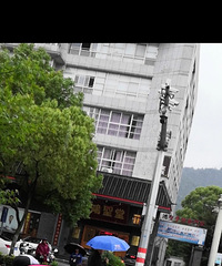 Ŀ����ƿ�������������б�ײ���ڵء���