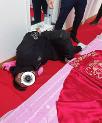 ����鵱�ա������·�һȺ�˴���˿ˣ��������Σ����ּ���