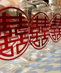 ���˵����°͵Ķ��ƾ�ƿ������1Ԫû�п���Ц