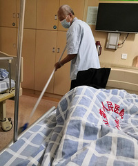 סԺ�ռǣ��������ϴ�үΪ������4��ͽ�������ɨ����