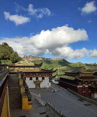 郎木寺和赛赤寺,两座寺庙均属藏传佛教格鲁派