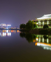 “你爱我,我爱你,临海夜景好美丽~”