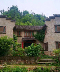 隐藏在临海山坳里,有700多年历史的古村落…